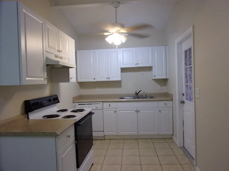 3021 Balfour Ave — Photo 6