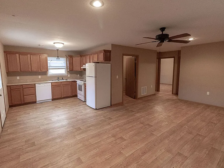 1546 Florence Dr — Photo 5