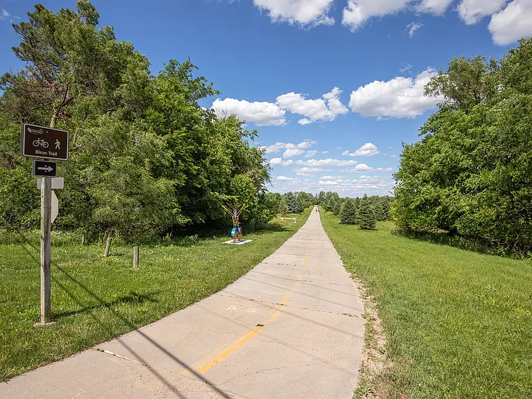 Trailview Apartments at Pioneers Park — Photo 8