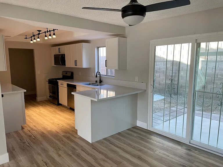 109 Blackberry Ln — Photo 5