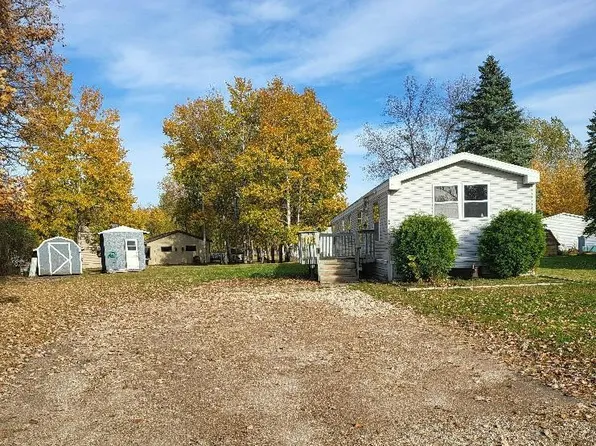 621 Hickory Rd, Thief River Falls, MN 56701