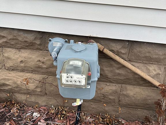 5th image of 413 W 4th St