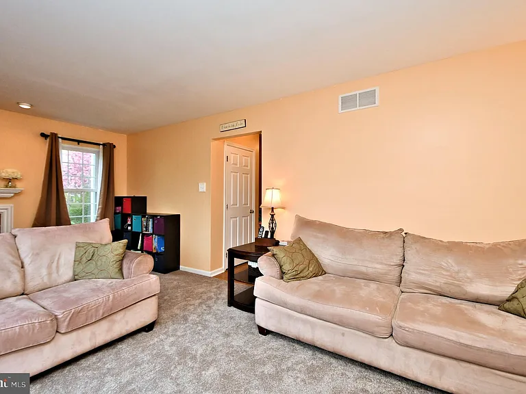 800 Beacon Ct — Photo 11
