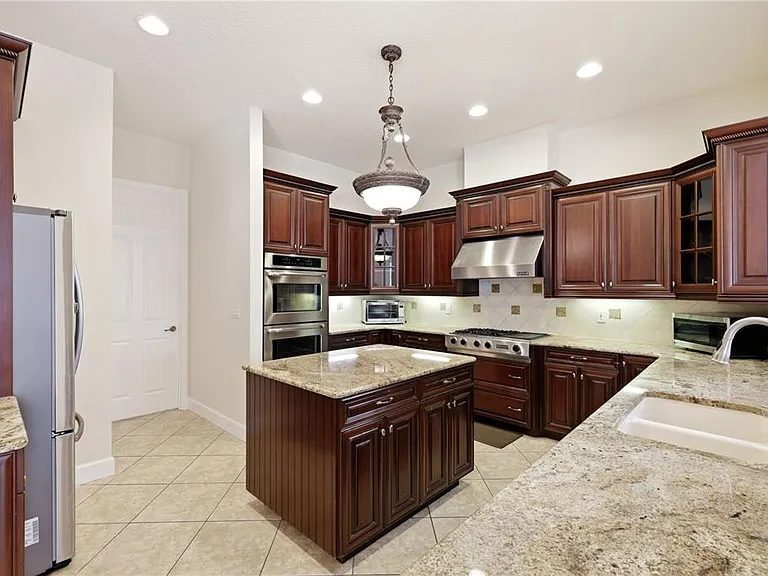 3205 King George Dr — Photo 18