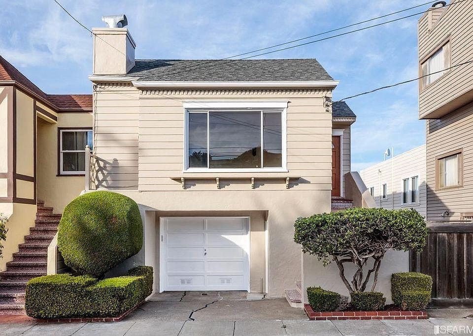 HOUSE FRONTAGE