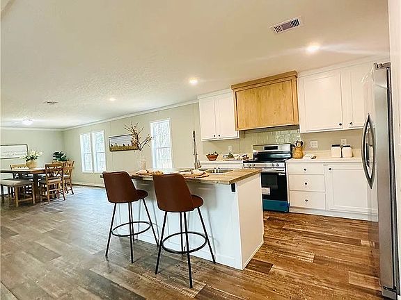 4th image of 689 Auction Rd