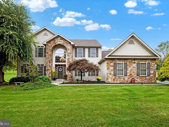 107 Indian Run Dr, Douglassville, PA 19518
