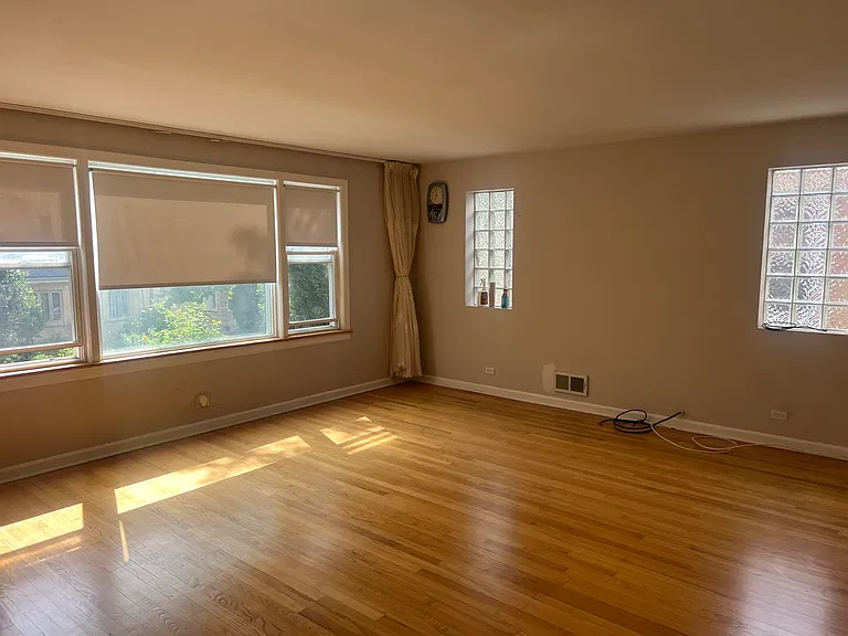 6528 N Rockwell St #2 — Photo 3