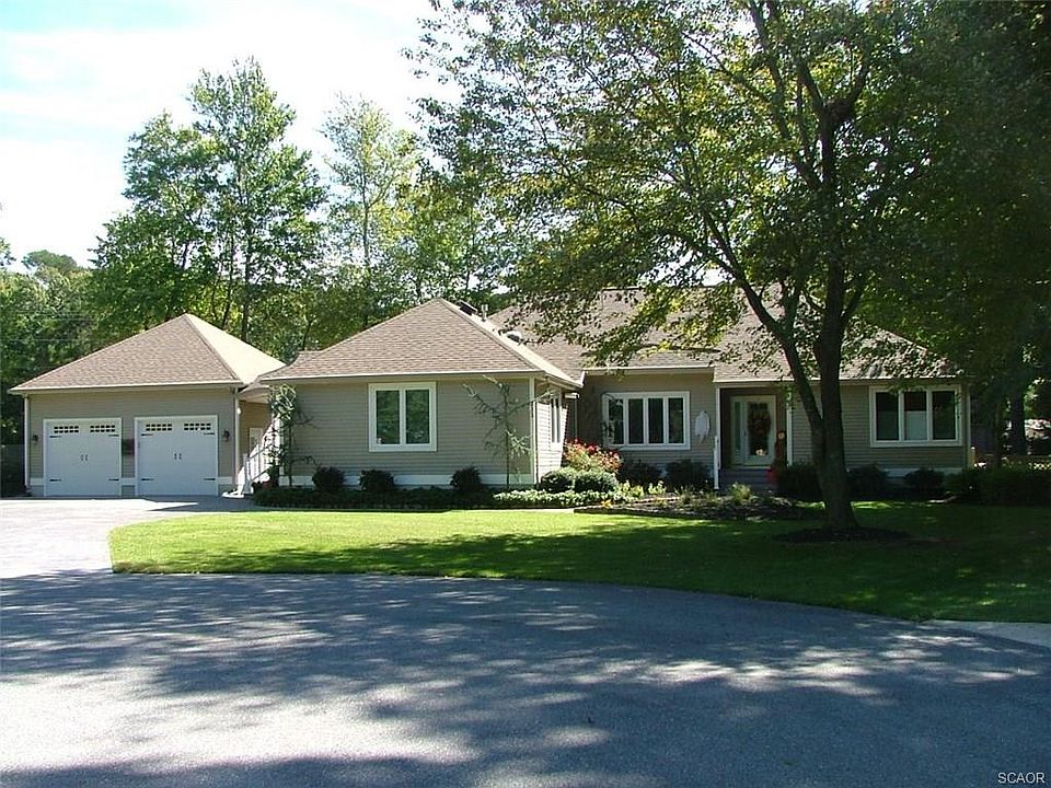 1st image of 211 Woodlands Ct