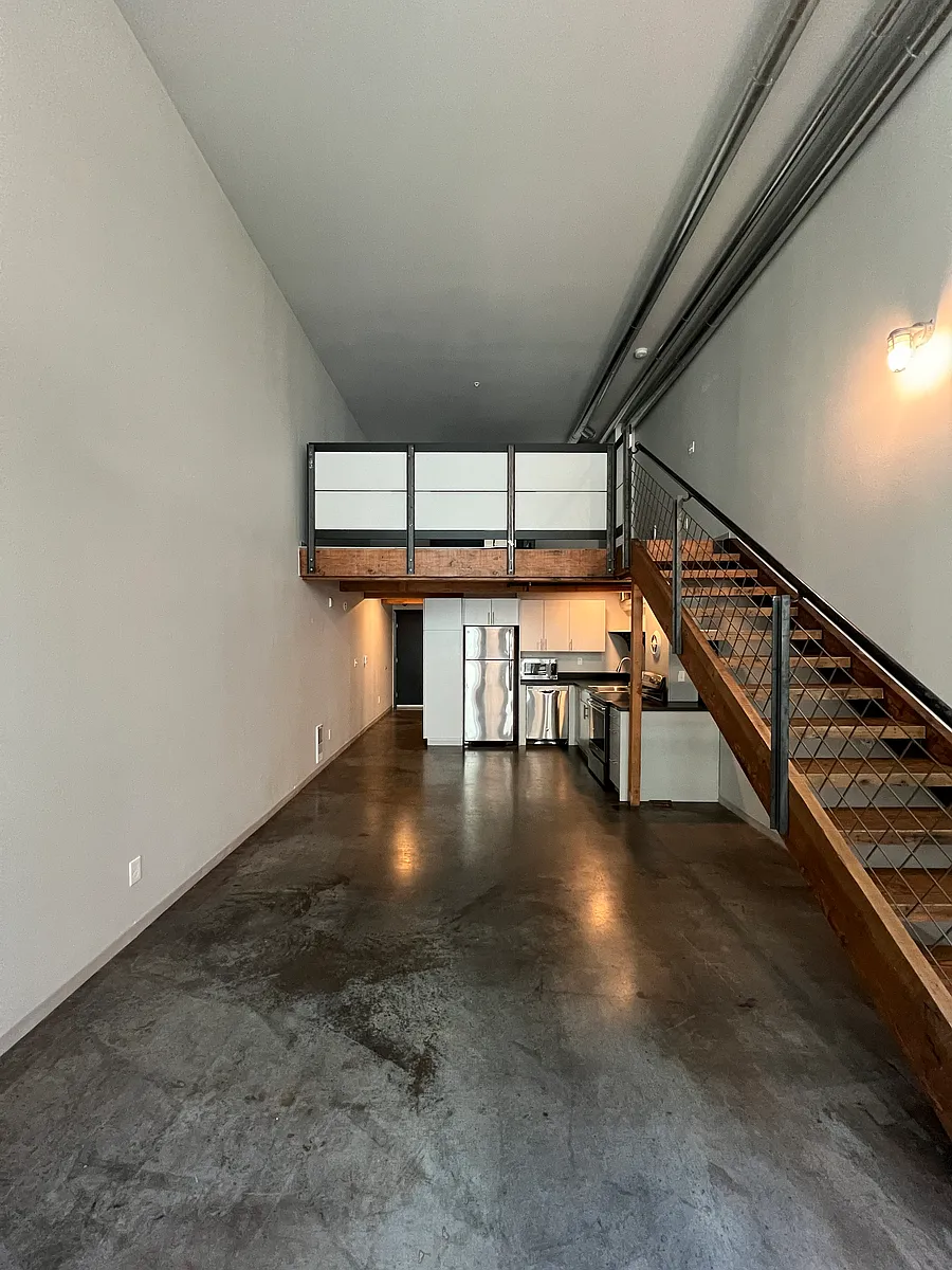 Building Photo - 127 Broadway E #203