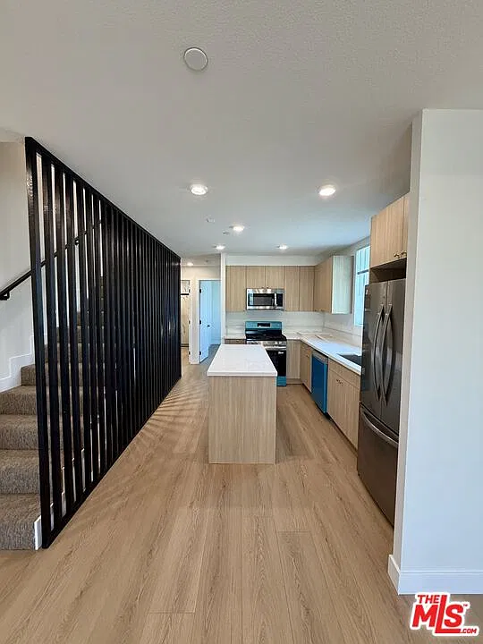 3 bed, 3.0 bath, 1374 sqft, $3,125 — Photo 1