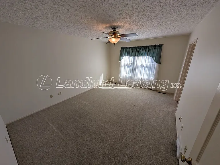 1417 Hollow Wood Ln — Photo 10