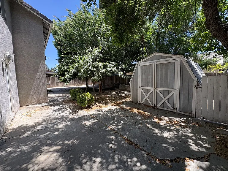 703 W Russell Ave — Photo 48