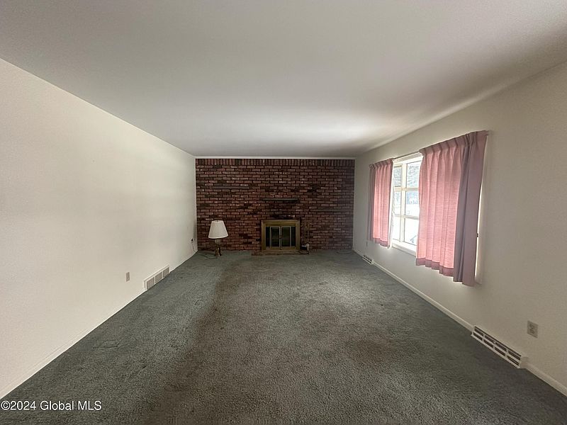 5th image of 2761 Maida Lane