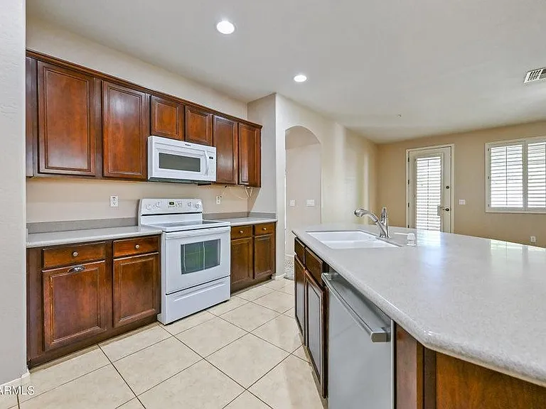 7102 W Katharine Way — Photo 7