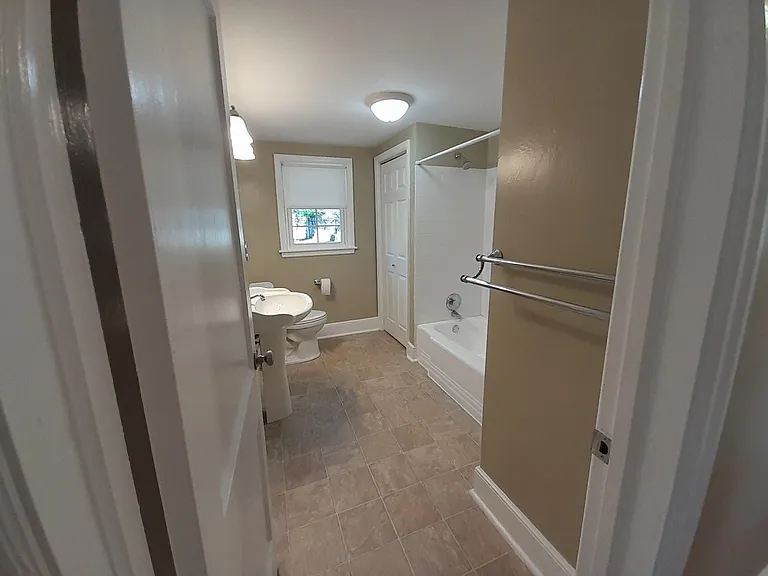 1823 Brandon Ave SW — Photo 3