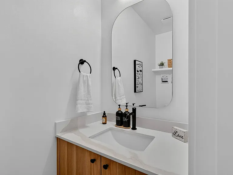 8810 41st Ave SW — Photo 29