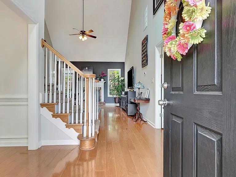 374 Persimmon Dr — Photo 9