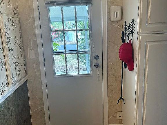 3rd image of 2725 Bolin Ln