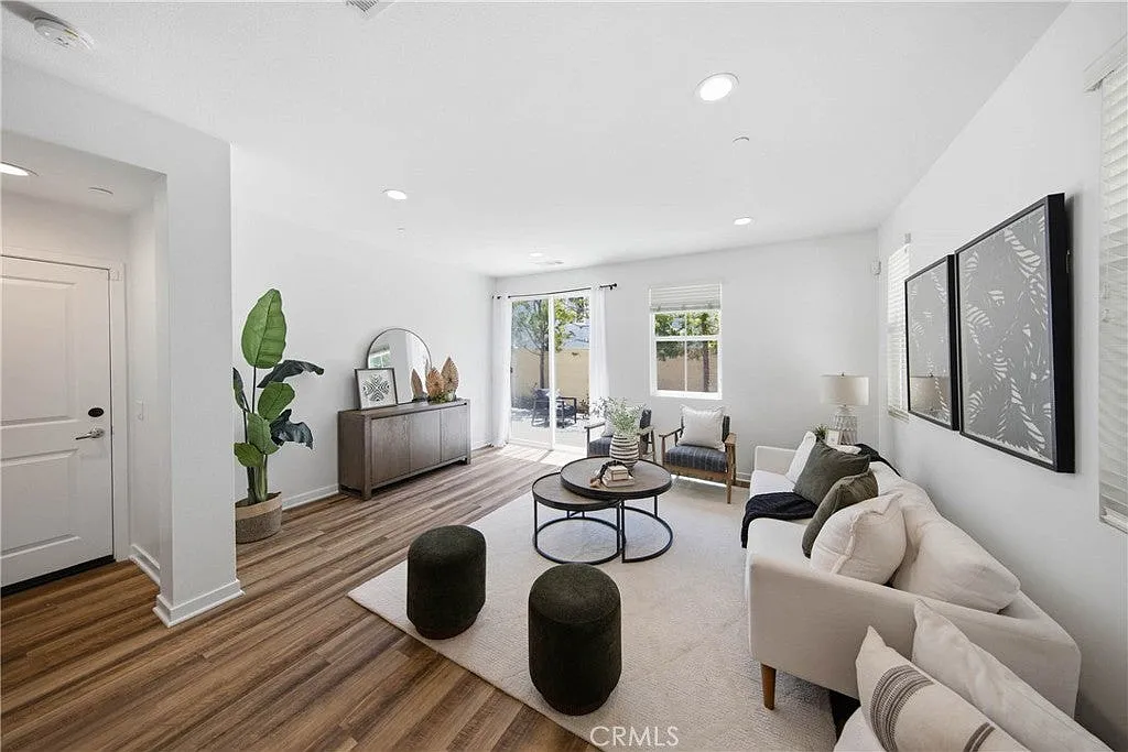 4 bed, 2.5 bath, 1762 sqft, $4,250 — Photo 4