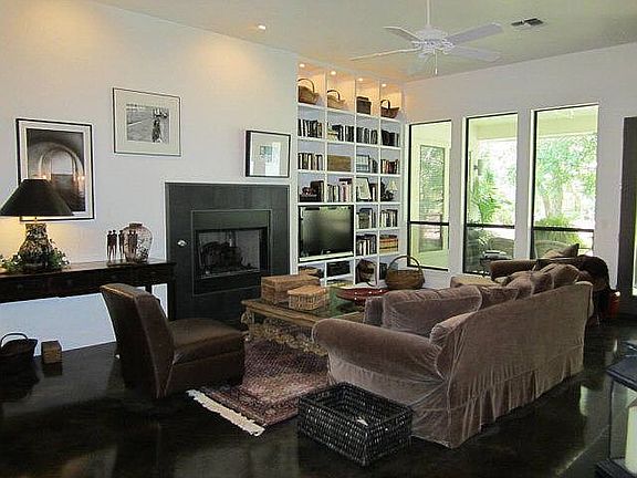2nd image of 1332 Hoffmann Ln