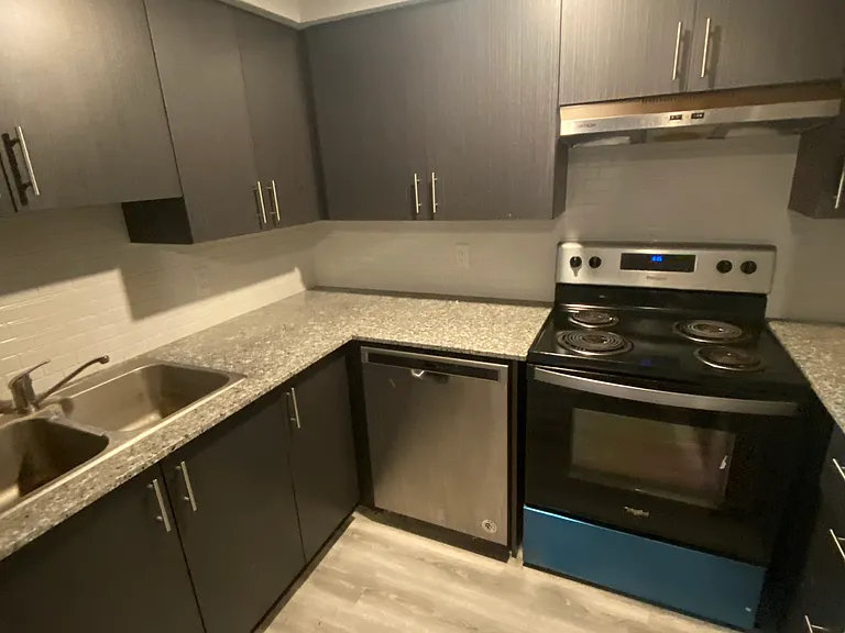 275 H Larch St #H406 — Photo 4
