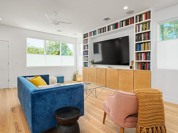 4th image of 1007 E 15th St #2
