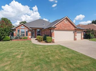 2120 Hackberry Creek Ave, Yukon, OK 73099