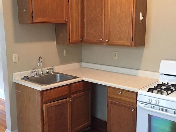 3rd image of 826 Elmwood Ave APT 1