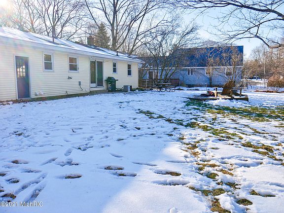 4th image of 6429 Spruce Ln