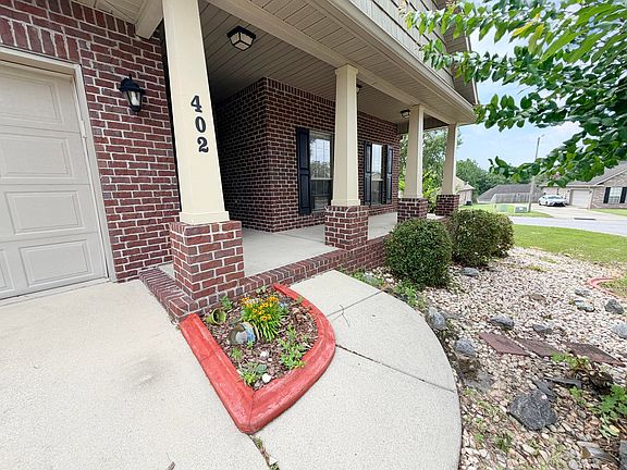 5th image of 402 Wych Cir