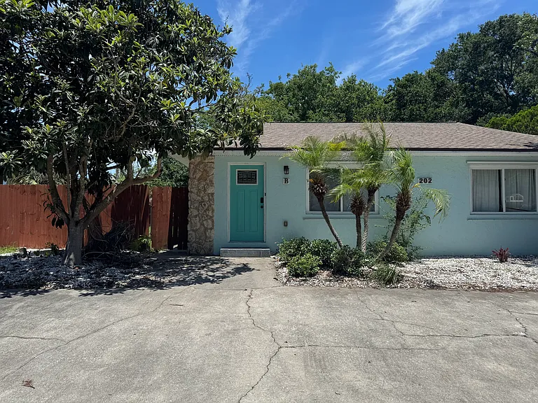 202 E St #B — Photo 34