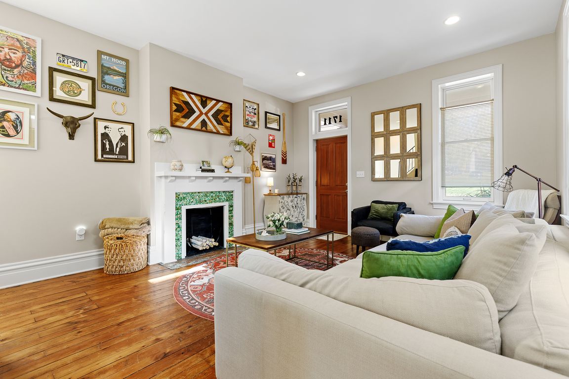 next background image