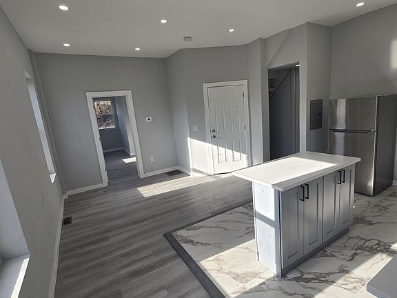 5th image of 354 S 10th St #1L