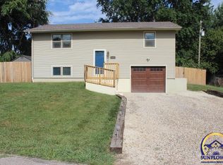 310 Lyter Ct, Carbondale, KS 66414