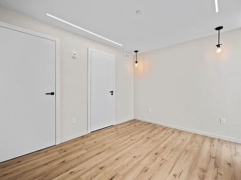 1854 Dorchester Ave #303 — Photo 9