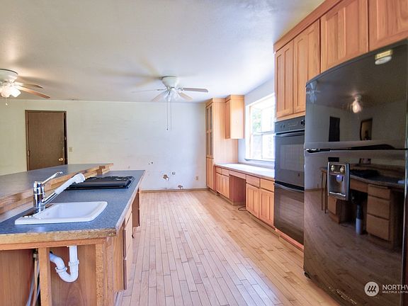 4th image of 6423 Alder Glen Drive SE
