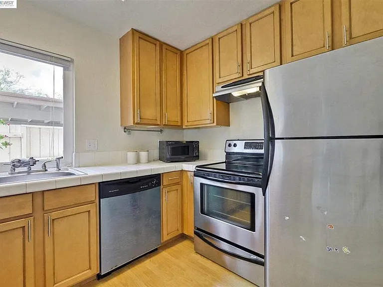 4132 Jamaica Ter — Photo 12
