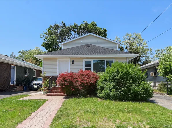 37 Lancaster Place, Hempstead, NY 11550