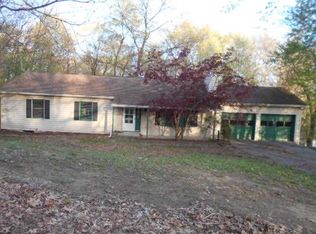18 Woodland Cir, Hyde Park, NY 12538