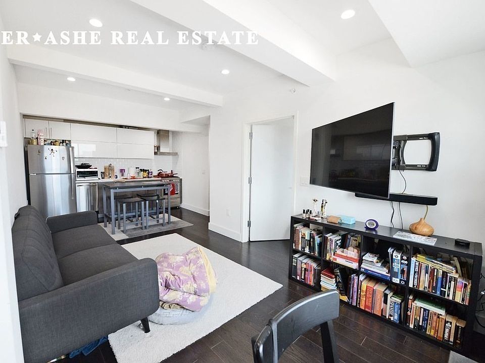 1st image of 2183 3rd Ave #202