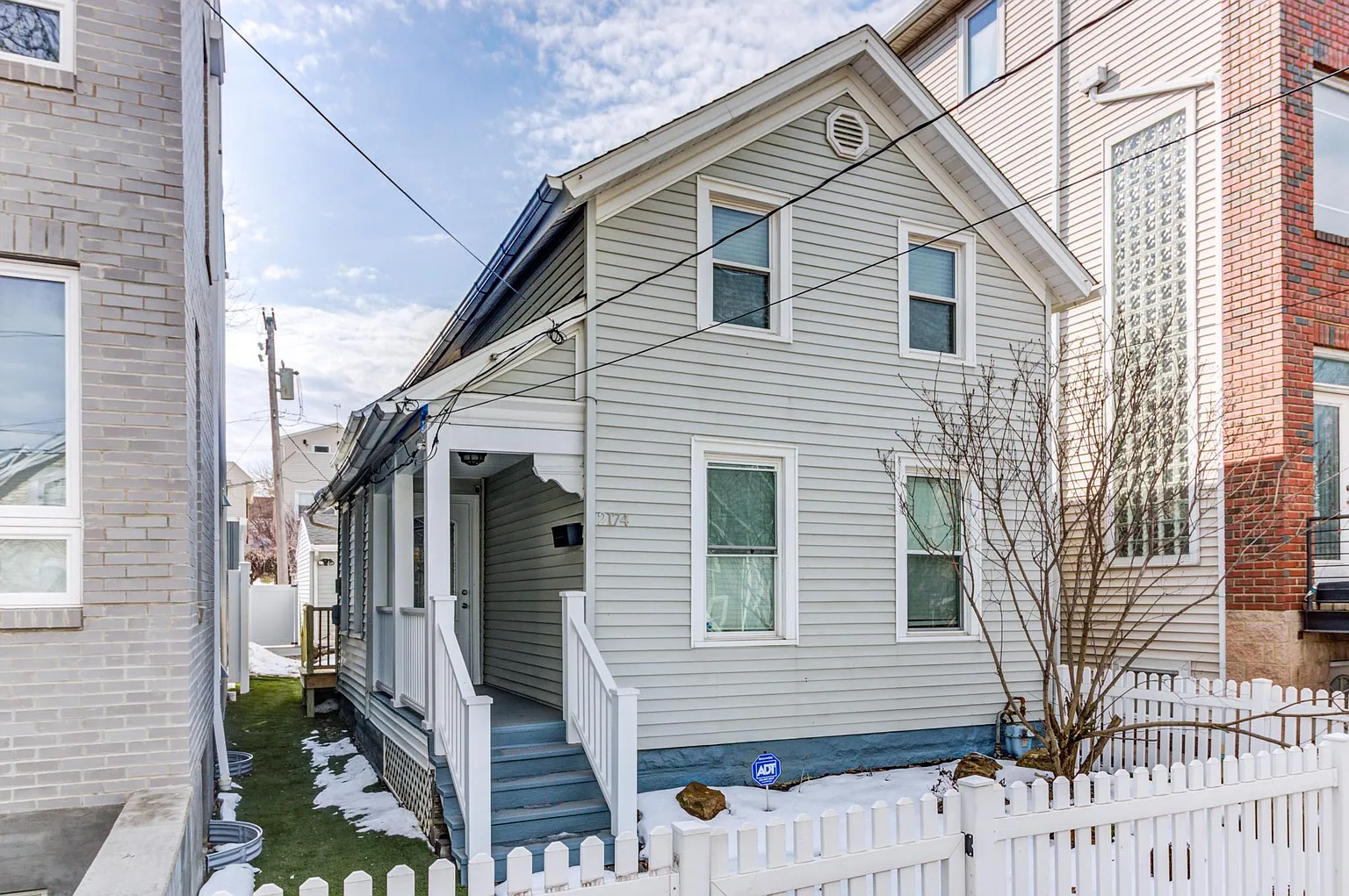 2174 W 6th St photo 1