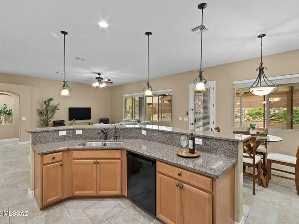 1017 W Tenniel Dr, Green Valley, AZ 85614