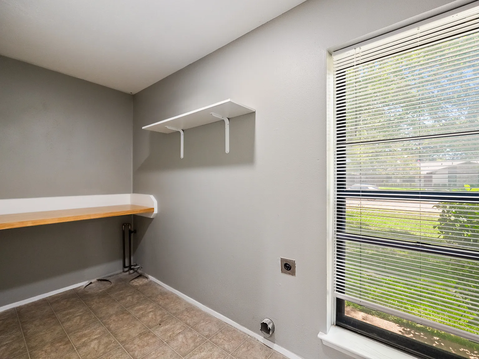 3 bed, 1727 sqft, $2,050 — Photo 1