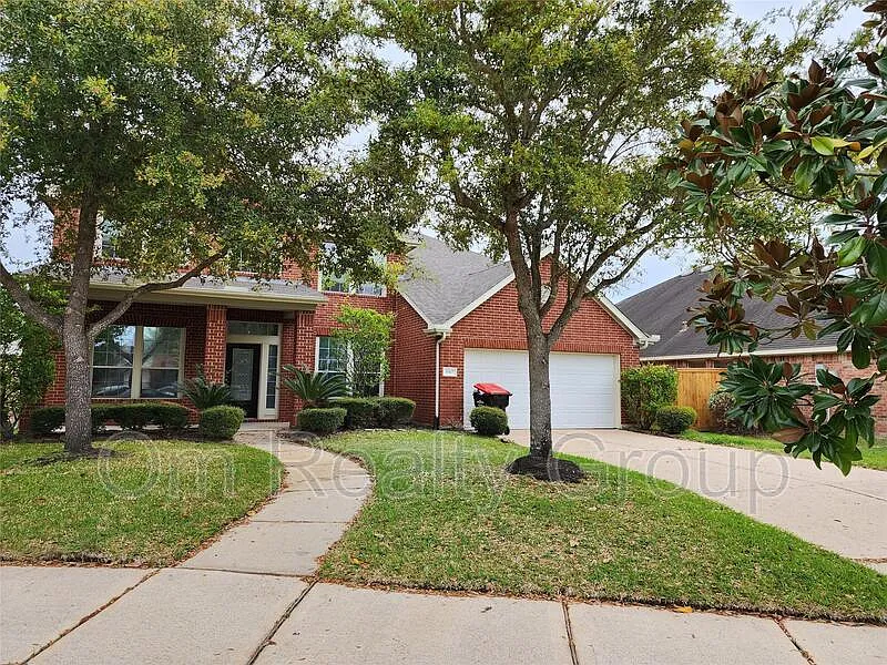 5 bed, 3.5 bath, 3625 sqft, $3,295 — Photo 2