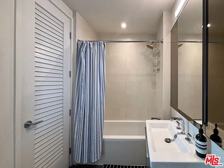 889 Francisco St #2305 — Photo 7