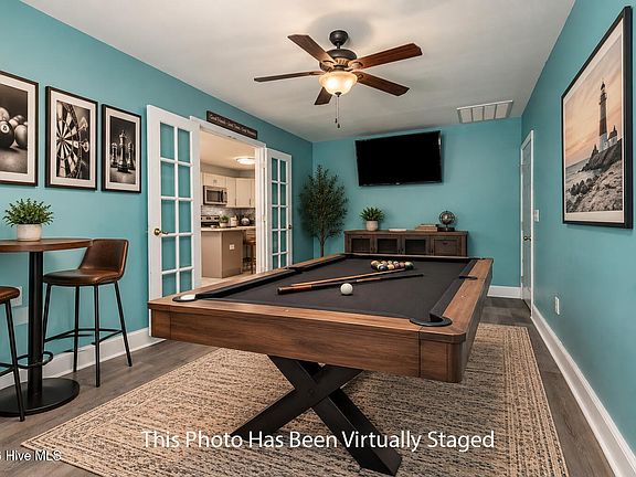 5th image of 405 Chaps Court
