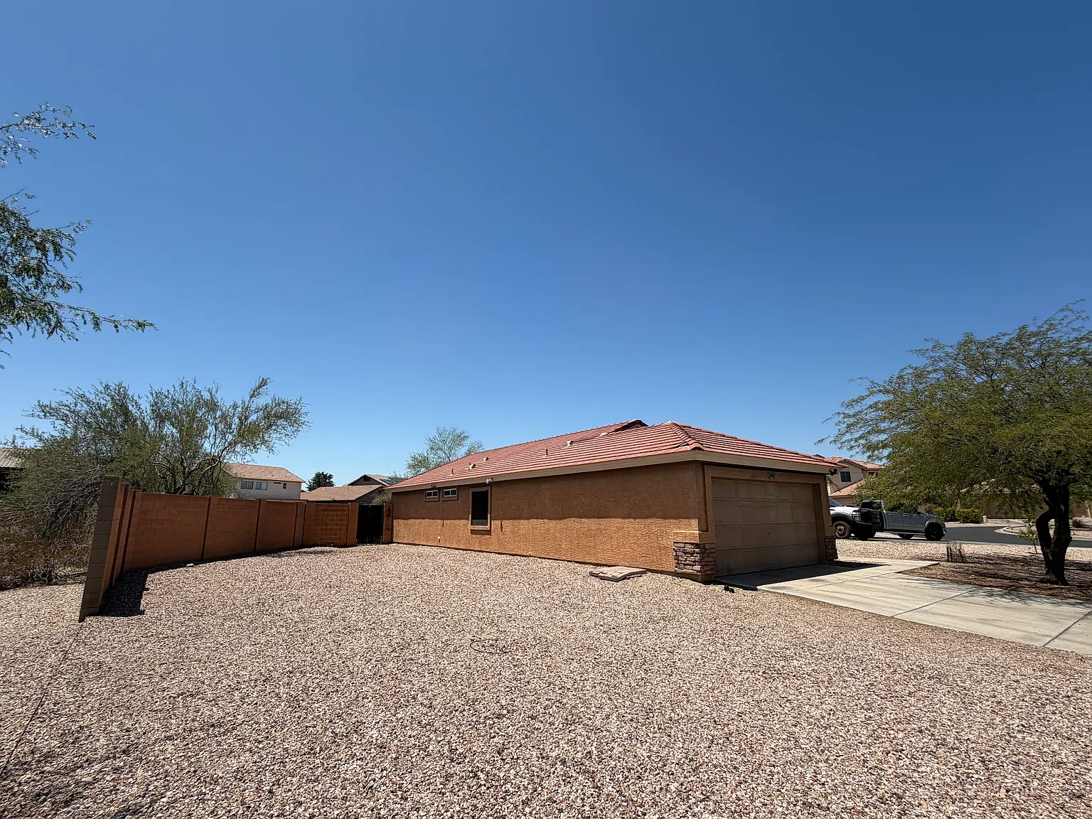 3 bed, 1096 sqft, $1,750 — Photo 2