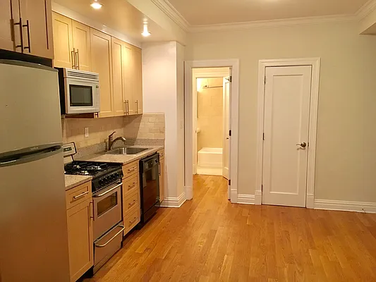 Rented by Stonehenge NYC LLC | media 2