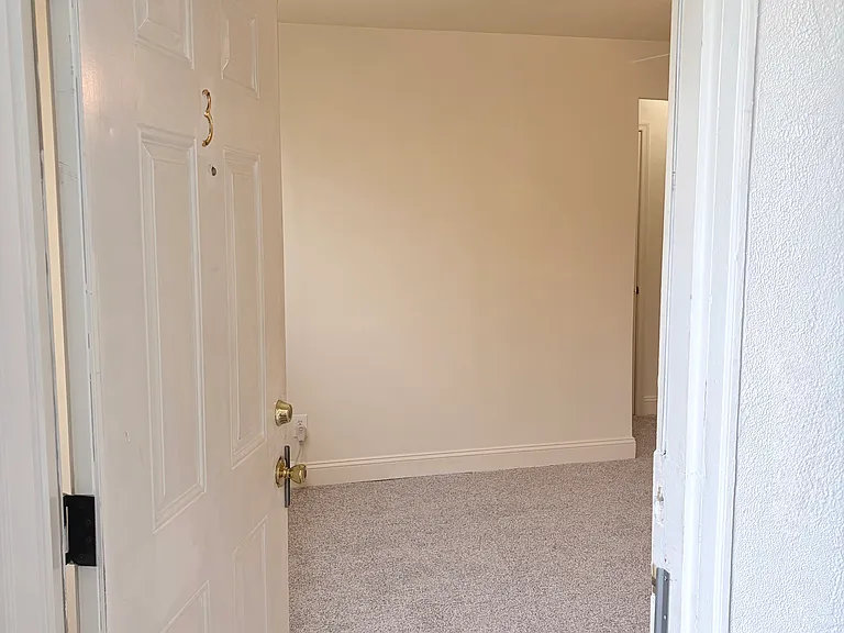 439 Orange St SE — Photo 5
